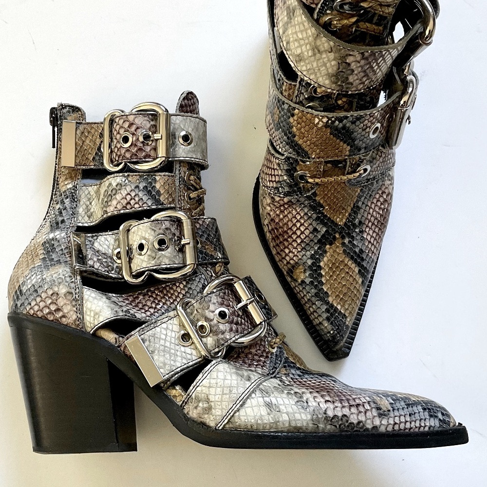 JEFFREY CAMPBELL Caceres Ankle Buckle Pointed Toe Snakeskin Print Bootie Size 9